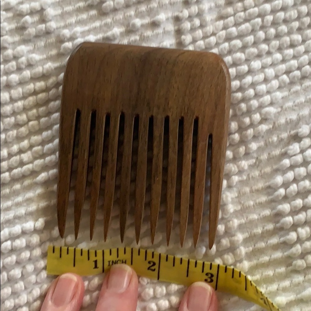 Hardwood brown hair comb 3” x 3 1/2” hand carved - Picture 2 of 4